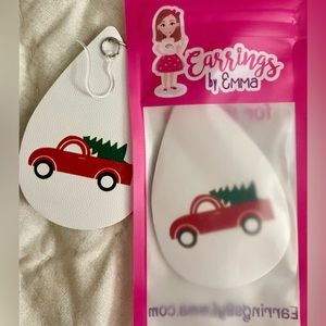 NWOT Christmas tree teardrop Earrings by Emma. Plastic posts sensitive ears.🎄🎁